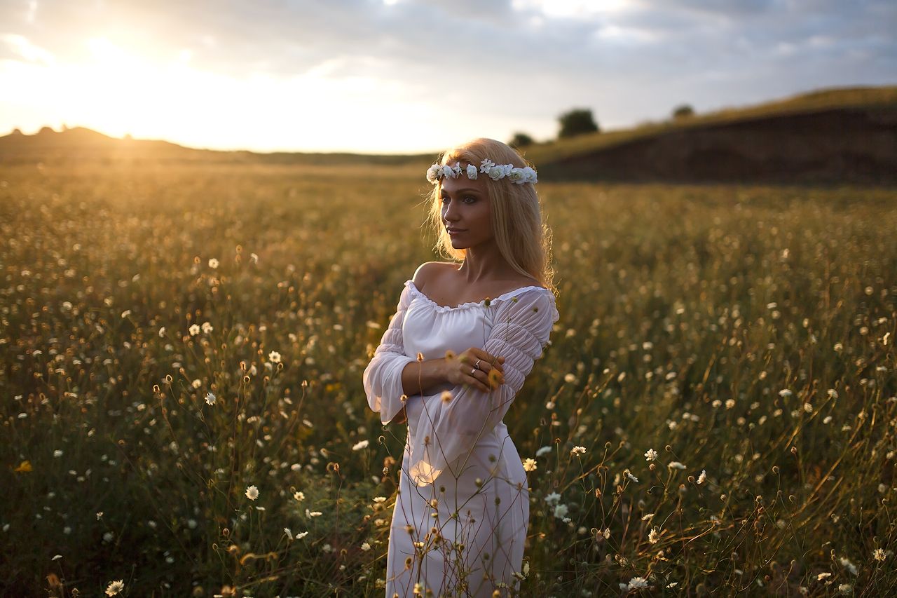 Girls in Slavic costumes in Birkirkara